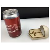 Rare bénitier, avec croix, en porcelaine