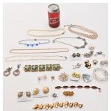 Lot d'anciens bijoux, dont Sarah Coventry,