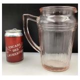 Pichet en verre dépression rose