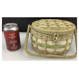 Panier à couture, vintage, avec fils à broder et