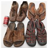 2 paires de souliers et 2 paires de sandales,