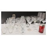 Lot de verres et de coupes