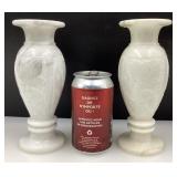 2 vases en marbre, gravés