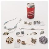 Lot d'anciens bijoux, dont Triad, Kramer