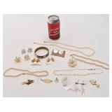 Lot de bijoux perlés et nacrés