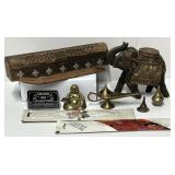 Encensoirs et ï¿½lephant, en laiton et en bois, et