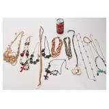 Lot de bijoux signï¿½s, dont LBVYR et Aldo