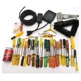 Lot de quincaillerie et tournevis