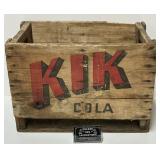 Ancienne caisse de liqueur Kik, en bois
