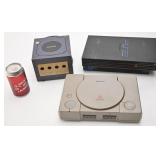 3 consoles de jeux vidï¿½os,