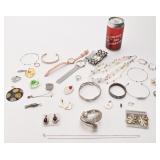 Lot de bijoux, dont Le C, Nina Ricci et sterling