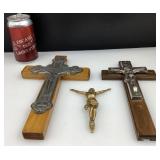 2 crucifix et Christ en mï¿½tal non ferromagnï¿½tique