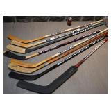 *5 bï¿½tons de hockey de gaucher, 2 de droitier
