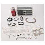 Coffre translucide avec bijoux