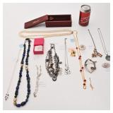 Lot de bijoux signï¿½s, dont Disney et Renï¿½e