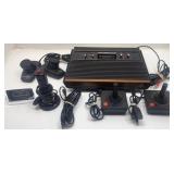 Console Atari 2600, fonctionelle, avec 5 manettes