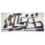 Lot d'anciens outils