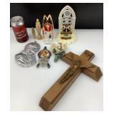 Lot d'articles religieux, dont bénitier et