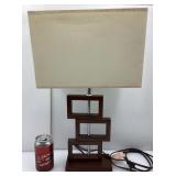 Lampe de table, en bois, fonctionnelle