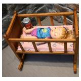 *Berceau de poupée avec poupée Baby Alive,