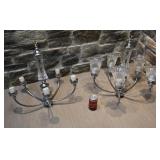 *2 lampes suspendues, en métal et en verre,