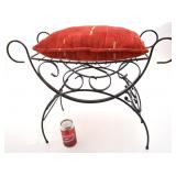 *Banc en métal, avec coussin