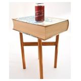 Petite table / livre de rangement