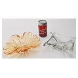 2 plats / cendriers, en verre soufflé