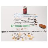 Lot religieux, dont médailles et chapelets