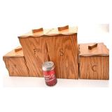 8 pots de comptoir, 4 en bois et 4 en métal