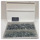 Vis à métal, autopercantes, et coffre