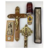 Lot religieux, dont bénitier en verre, chandelle