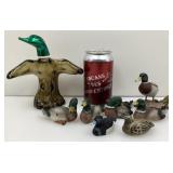 Figurines de canards et bouteille Avon