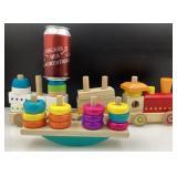 Jouets train et balançoire Toys ''R'' Us, en bois