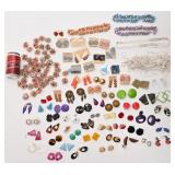 Lot de boucles d'oreilles et de colliers