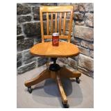 *Ancienne chaise de bureau, en bois,