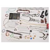 Lot de bijoux, dont Spoutnik et Colori