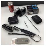 Lot d'accessoires photo, dont flashs avec étuis