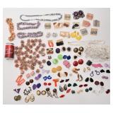 Lot de boucles d'oreilles et de colliers