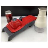 Articles de cuisine, mandoline et hachoir