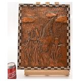 Oeuvre en cuivre repoussé, sur planche en bois,