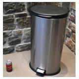 *Poubelle en acier inoxydable