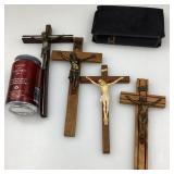 4 crucifix et Le livre d'or des mes pieuses,