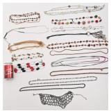 Lot de colliers, dont Aldo