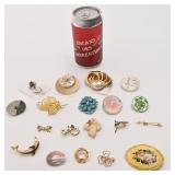 Lot de broches, dont Coro et Rivest