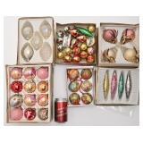 Lot de boules de Noï¿½l, dont en verre