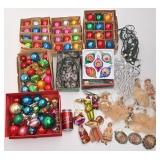 Gros lot d'articles de Noï¿½l, dont boules