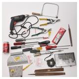 Lot d'outils variï¿½s, dont perceuse, fonctionnelle