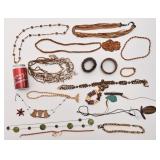 Lot de bijoux en bois