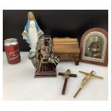 Articles religieux, dont statuette de la vierge